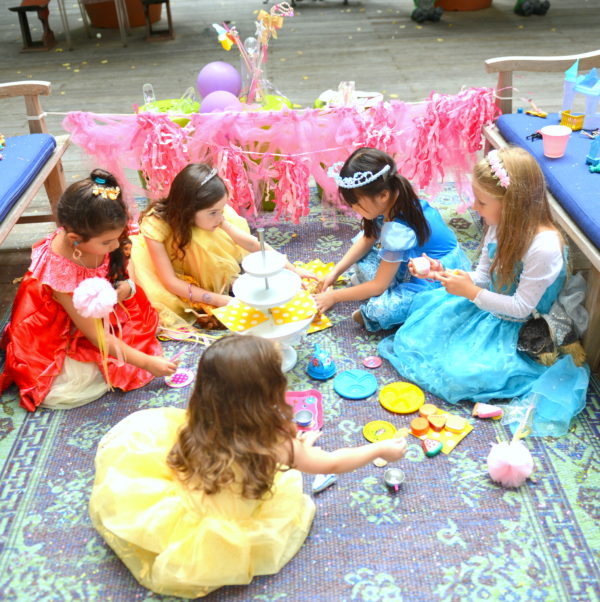 Fabulous Ideas For A Princess Picnic This Summer For Your Girls